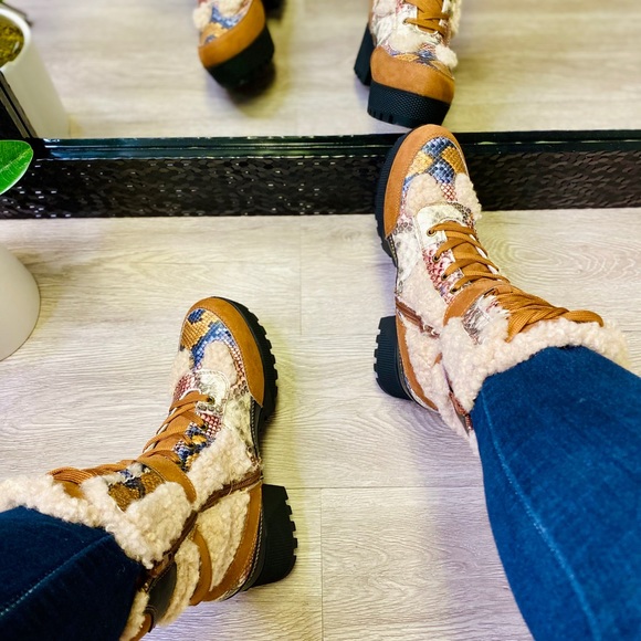 NEW- Xena Combat Lace Up Boot - Picture 2 of 3